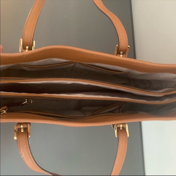 “SOLD”Authentic Michael Kors Jet Set bag - Picture 5 of 11